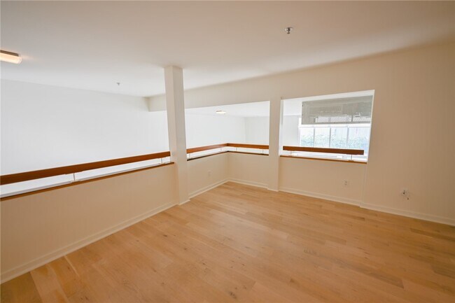 Building Photo - 615 Hampton Dr