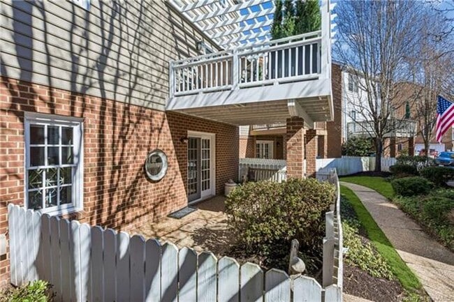 Building Photo - Elegant Townhome in Colonial Williamsburg