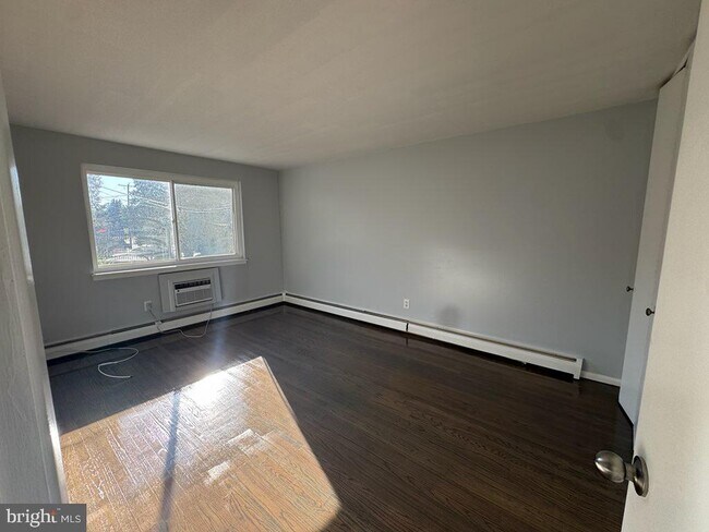 Building Photo - 602 Yeadon Ave