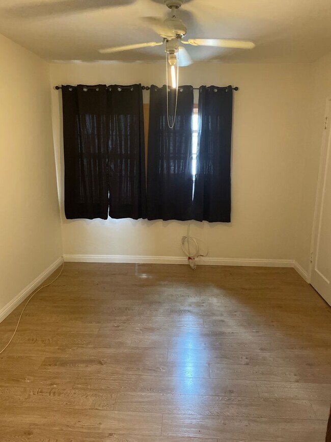 Building Photo - APT PRIMROSE