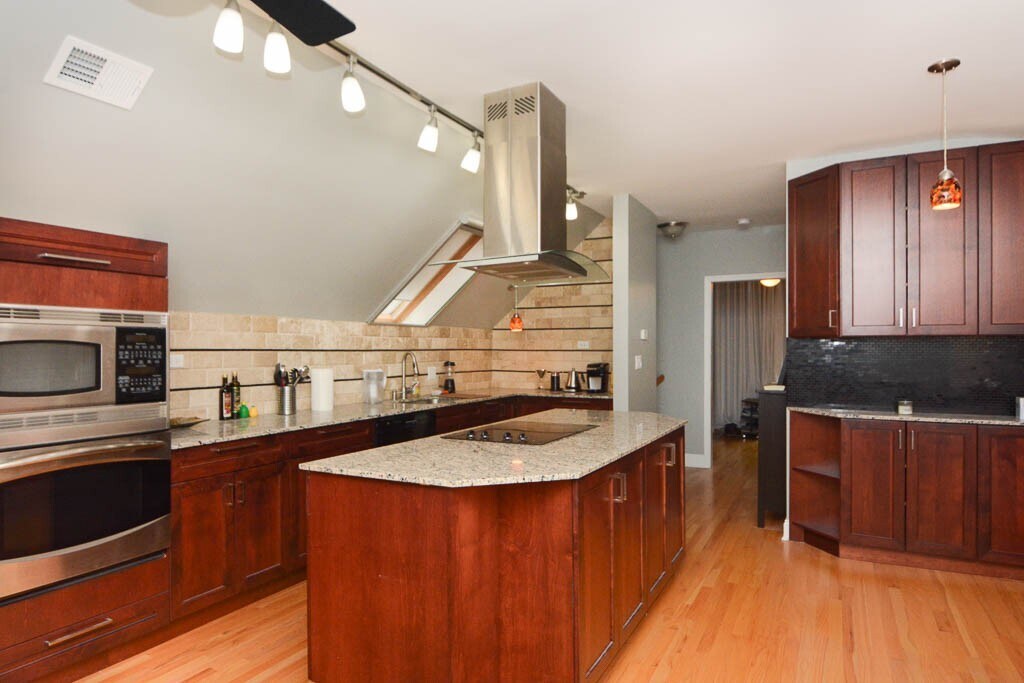 Building Photo - 944 N Winchester Ave