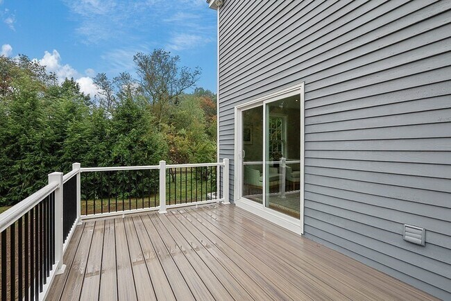 Building Photo - 94 Hudson Rd