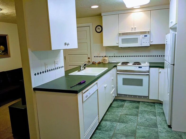 Building Photo - 943 E South Temple