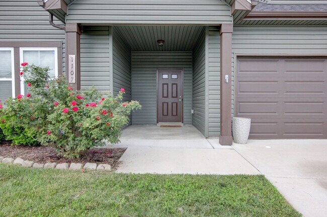 Building Photo - 1107 Eagle's View Dr