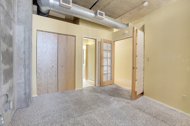 Building Photo - $2,350 - Urban 2 bed 2 bath Condo in Golde...