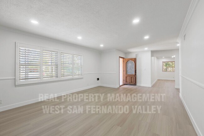Building Photo - Stunning 3bd Home with Private Outdoor Oasis
