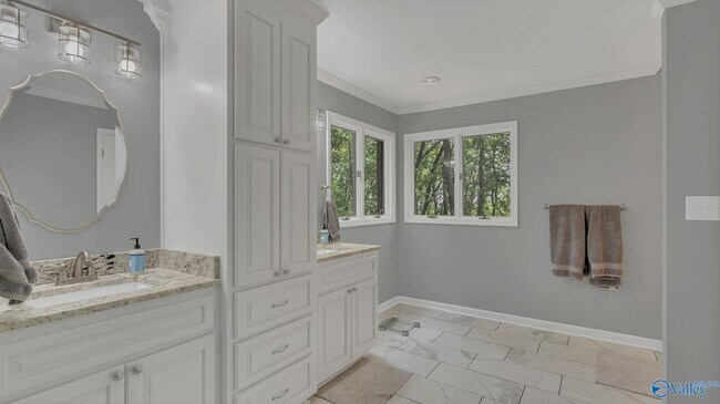 Building Photo - 511 Rainbow Dr