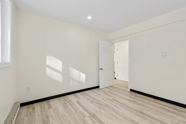 Building Photo - 9 West Rd