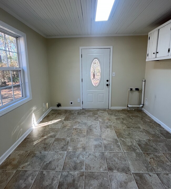 Building Photo - 551 Fountain Inn Rd