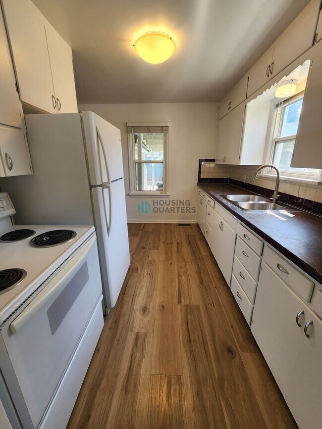 Building Photo - Come see if this is your next home! 2 bed, 1 bath, single-family home in Northwest Spokane!