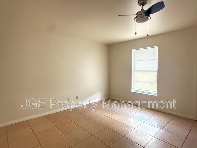 Building Photo - 4926 Vincennes Ct