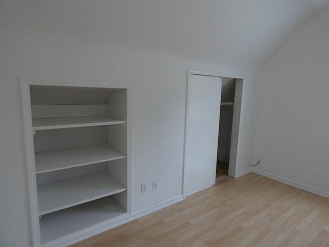 Building Photo - 26411 Belanger St