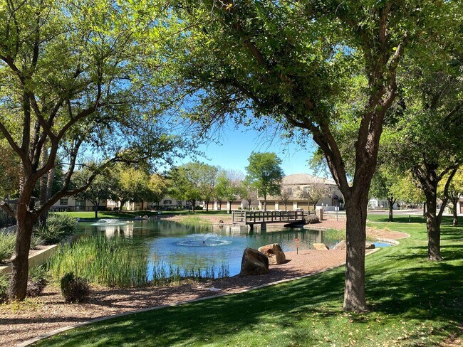 Building Photo - Resort-Style Living in Gilbert – 3 Bed Townhome Near SanTan Village