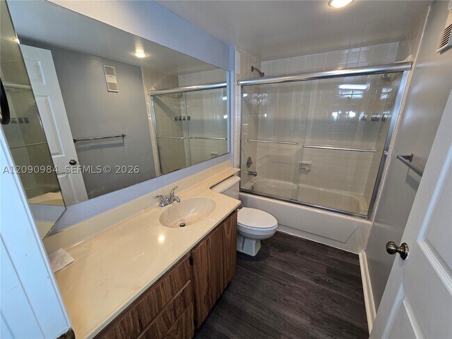 Building Photo - 1526 Whitehall Dr