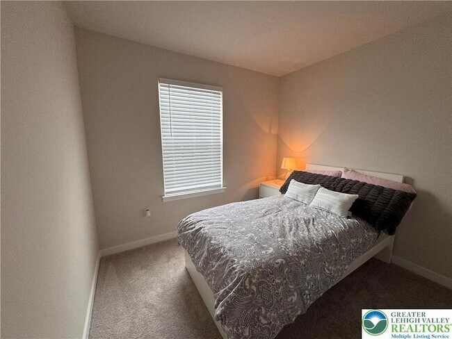 Building Photo - 7505 Clayton Ave