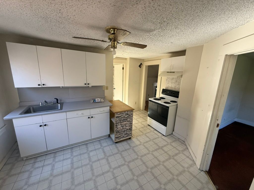 Building Photo - 22 Emmett St