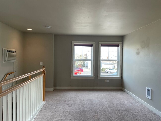Building Photo - Your Cozy Corner in Fairview Village!