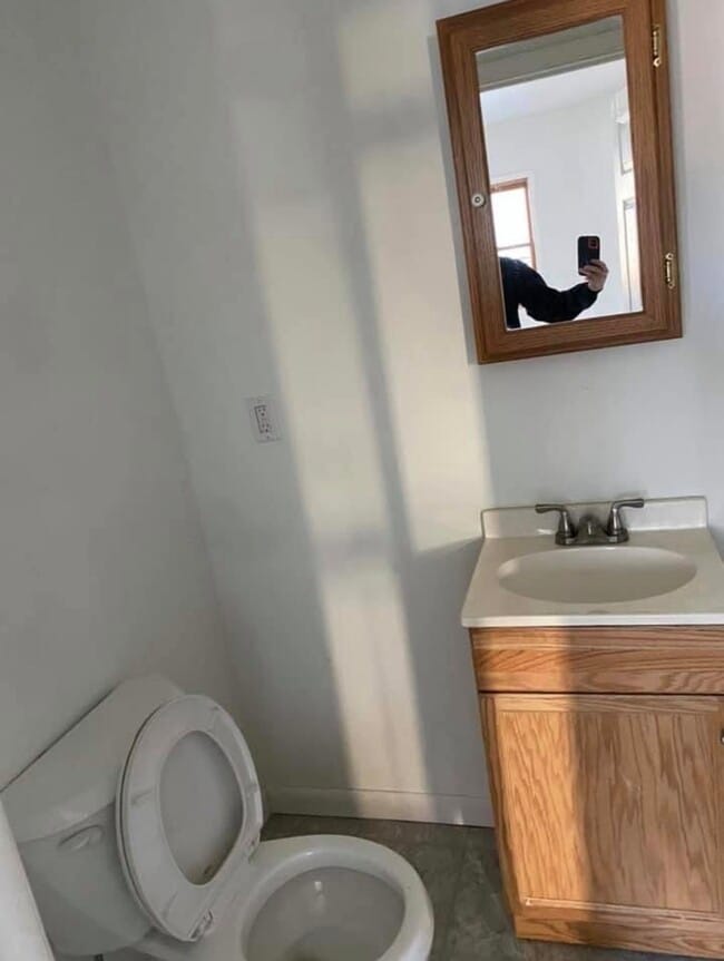 Building Photo - 220 S Valley Ave