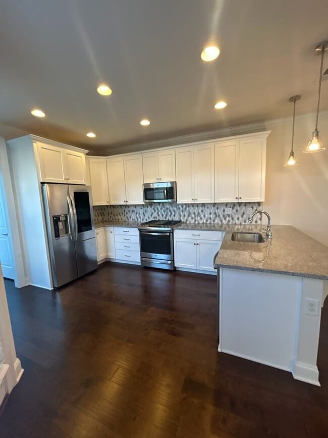 Building Photo - 3BR End-Unit in Westhaven | Main-Level Primary + Office + Bonus Room
