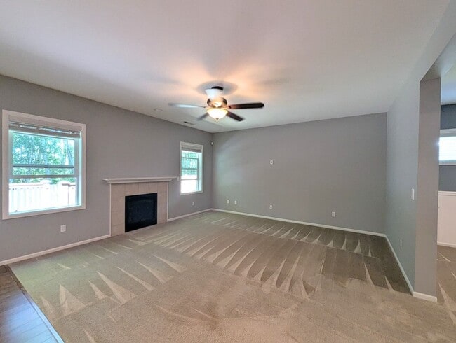 Building Photo - 4Bd/2.5Ba Lake Stevens House