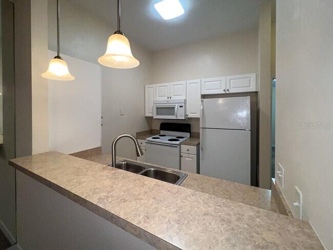 Building Photo - 4004 SW 26th Dr