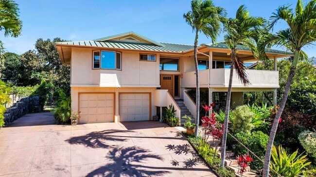 Building Photo - Single-family home with upstairs & downstairs rentals