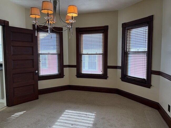 Building Photo - 38 Russell St