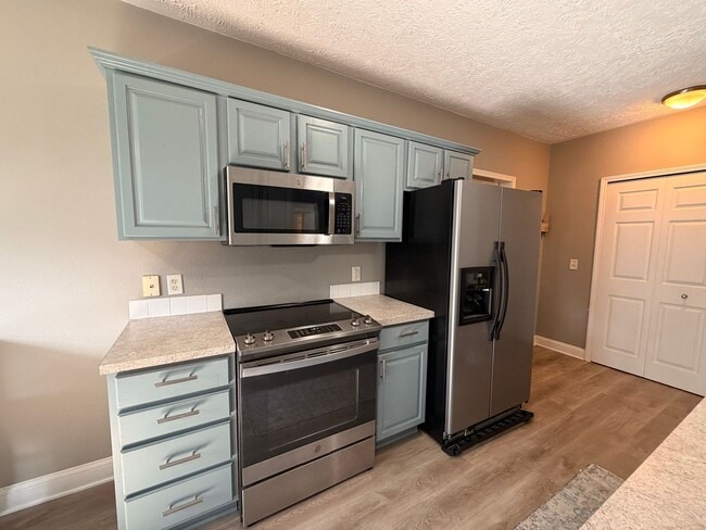 Building Photo - 5712 E Town Dr