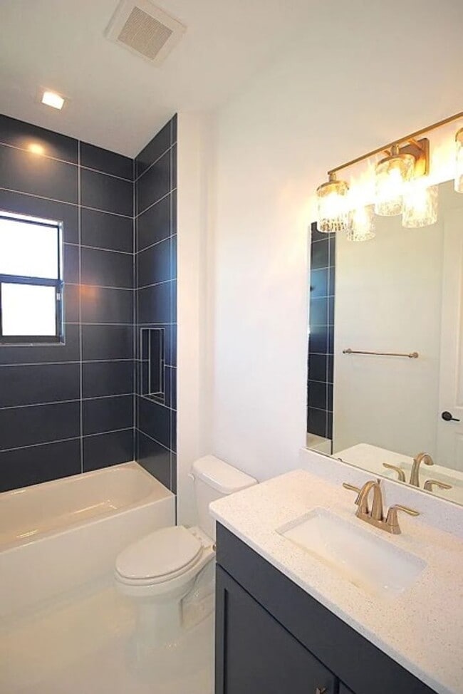 Building Photo - Coastal Living in Marina del Palma?!