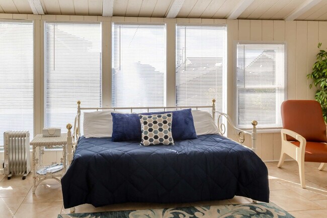 Building Photo - 640 S Columbia St