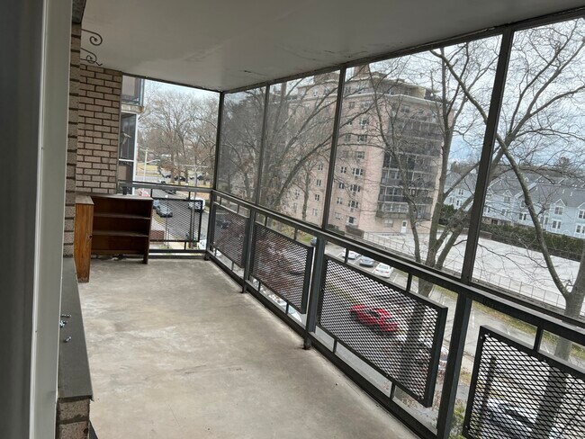 Building Photo - 80 Cartright St