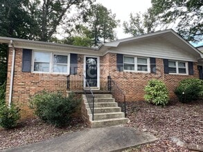 Building Photo - Lovely 2 Bedroom 1 Bath Home