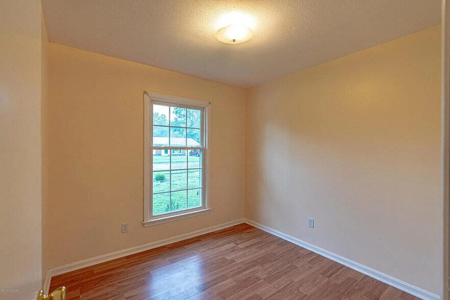 Building Photo - 9602 Shoshone way