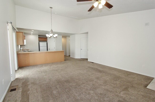 Building Photo - 454 Old Maple Dr