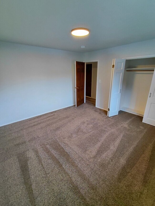 Building Photo - Silverdale Area Home