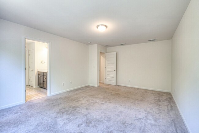 Building Photo - 523 Montrose Dr