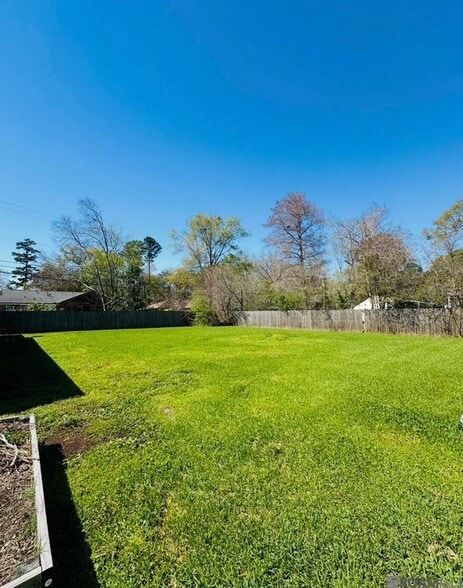 Building Photo - 376 Croydon Ave