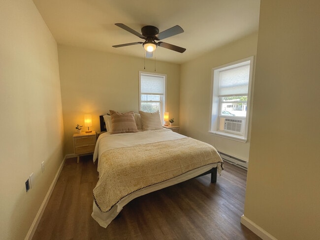 Building Photo - 100 Miller St