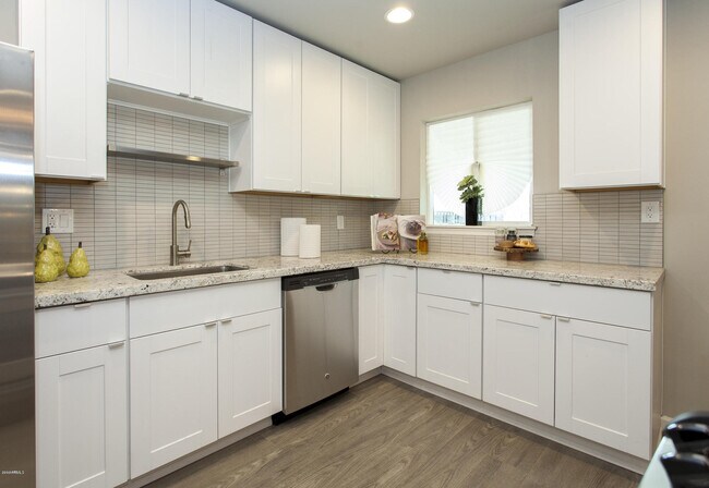 Building Photo - 2545 E Turney Ave