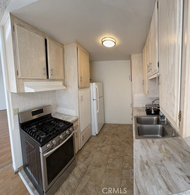 Building Photo - 14218 Sylvan St
