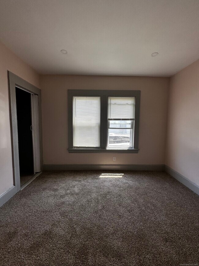 Building Photo - 40 Hansen Ave