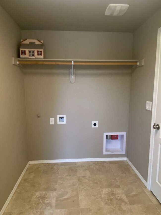 Building Photo - Beautiful 3 bedroom tiny home in Cottage Grove- River Walk Village