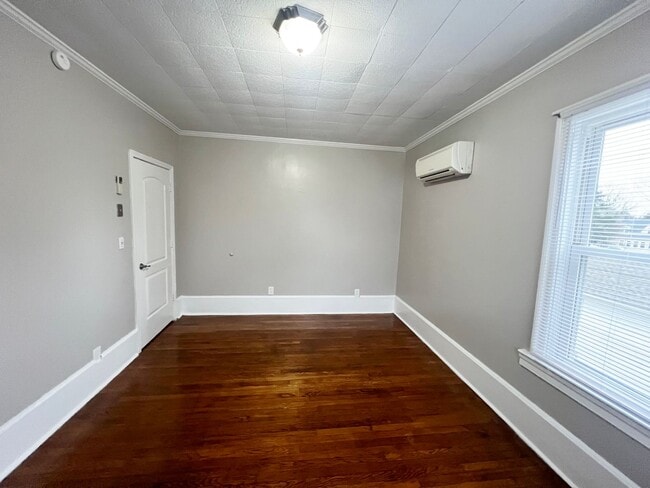 Building Photo - 40 Buxton Ave