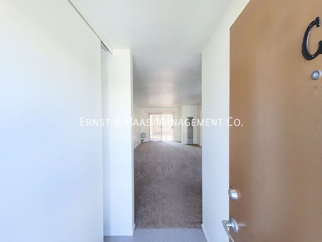 Building Photo - Wonderful  1-Bedroom Garden Apartment with...