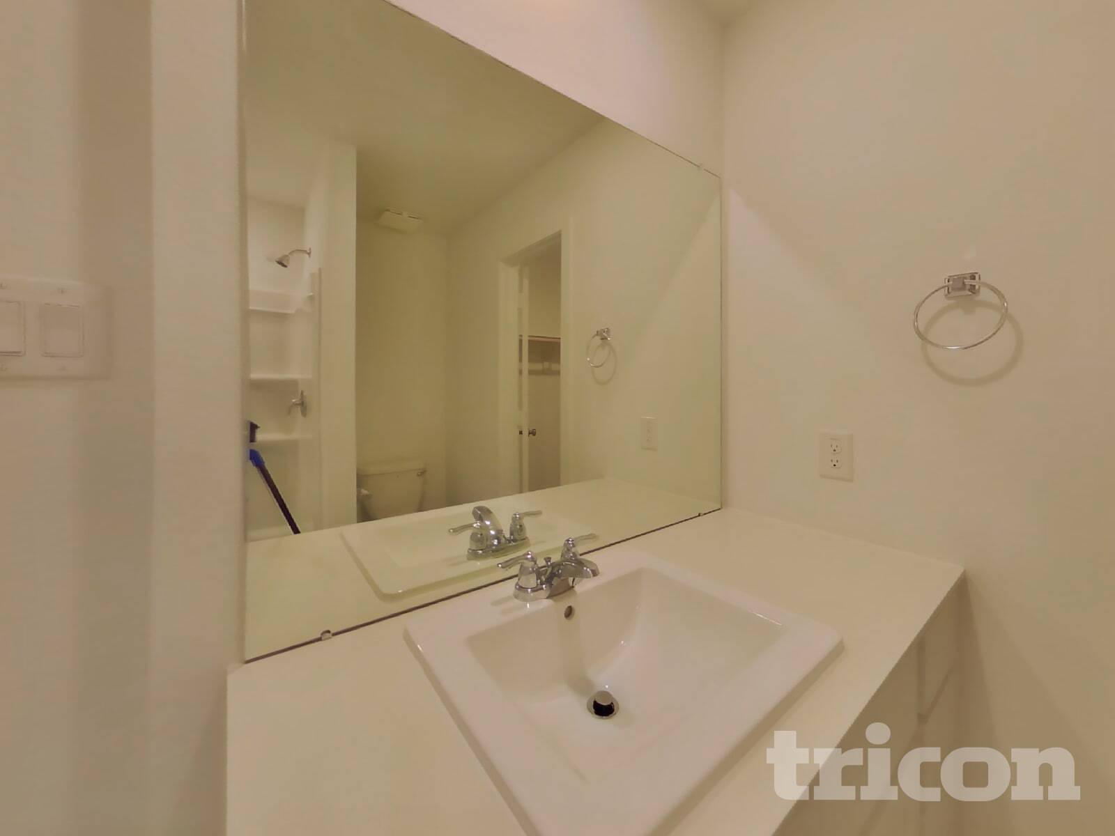 Building Photo - 3013 Dawn Sound Dr