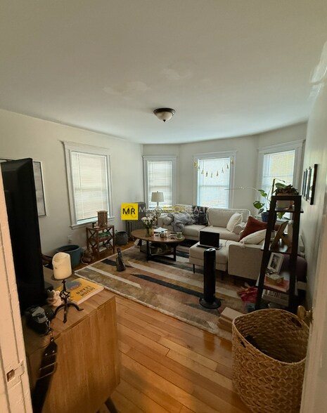 Primary Photo - 390 Broadway