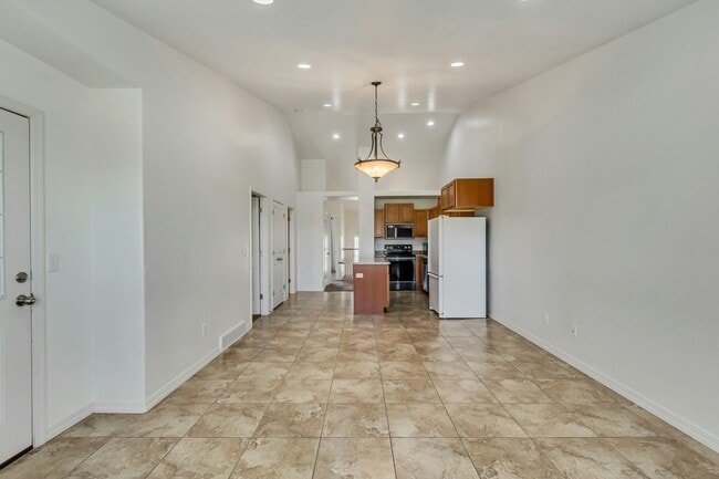 Building Photo - 93 River View Dr