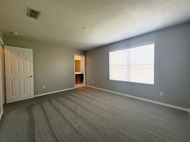 Building Photo - Gated 3B/2.5B Sanford Townhome ~ Fresh paint! ~ New flooring!