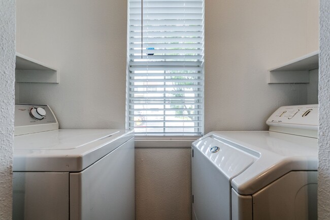 Building Photo - UPDATED 2-BEDROOM TOWNHOME AT NORTH PARK T...