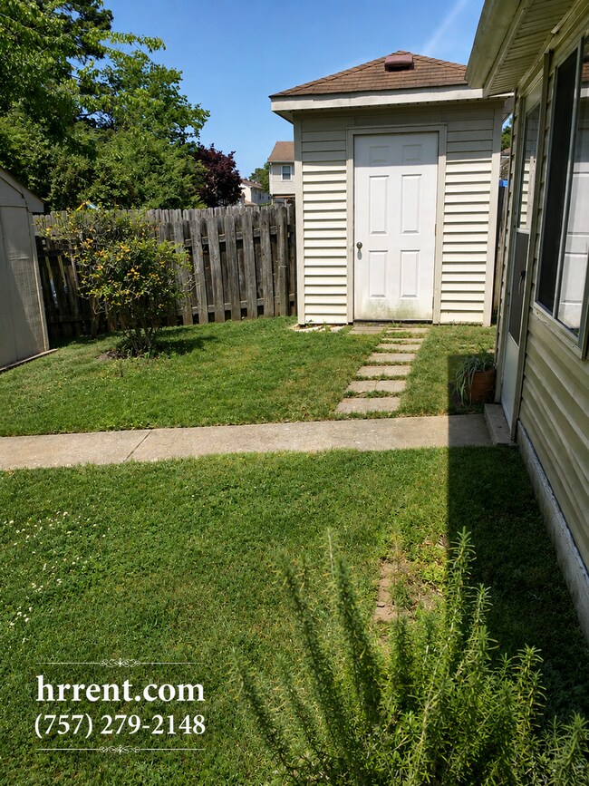Building Photo - Amazing 3 Bedroom 2 Bathroom  Two-Story Single Family townhome located in the Nottingham-Westmore...